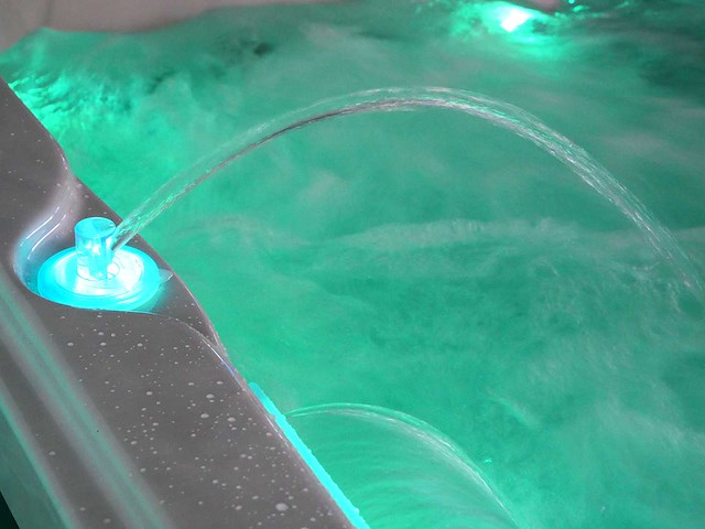 Mawialux 5-persoons buitenspa met balboa en wifi (bomvol opties en 140 massage jets) - keuze uit 3 kuip kleuren - afbeelding 68 van  207