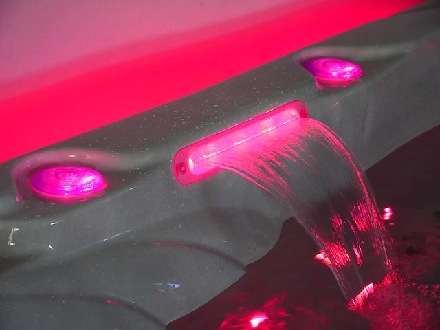 Mawialux 5-persoons buitenspa met balboa en wifi (bomvol opties en 140 massage jets) - keuze uit 3 kuip kleuren - afbeelding 77 van  207