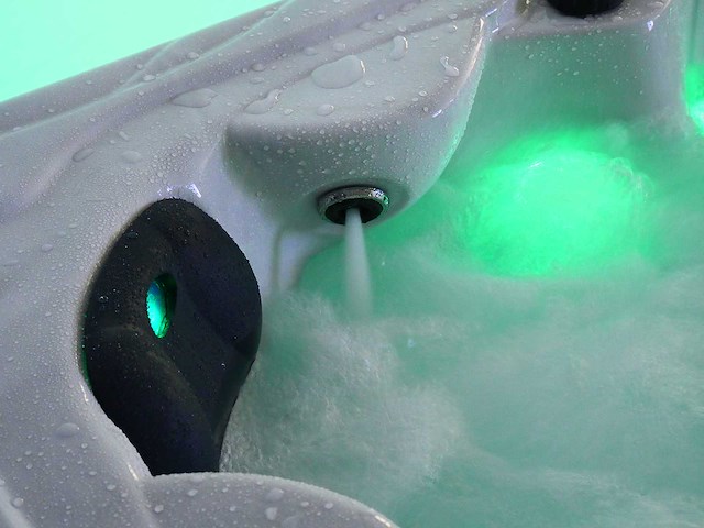 Mawialux 5-persoons buitenspa met balboa en wifi (bomvol opties en 140 massage jets) - keuze uit 3 kuip kleuren - afbeelding 102 van  207