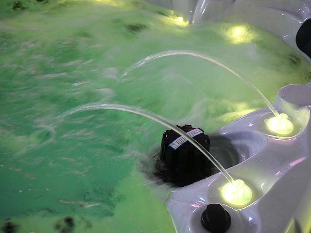 Mawialux 5-persoons buitenspa met balboa en wifi (bomvol opties en 83 massage jets) - keuze uit 3 kuip kleuren - afbeelding 42 van  171