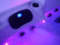 Mawialux 5-persoons buitenspa met balboa en wifi (bomvol opties en 83 massage jets) - keuze uit 3 kuip kleuren - afbeelding 53 van  171