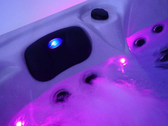 Mawialux 5-persoons buitenspa met balboa en wifi (bomvol opties en 83 massage jets) - keuze uit 3 kuip kleuren - afbeelding 54 van  171