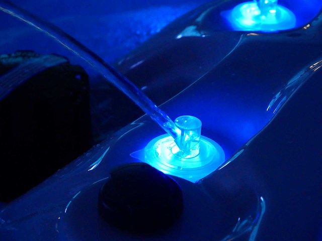 Mawialux 5-persoons buitenspa met balboa en wifi (bomvol opties en 83 massage jets) - keuze uit 3 kuip kleuren - afbeelding 38 van  145