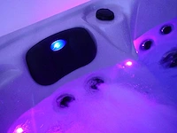 Mawialux 5-persoons buitenspa met balboa en wifi (bomvol opties en 83 massage jets) - witte kuip - afbeelding 7 van  129