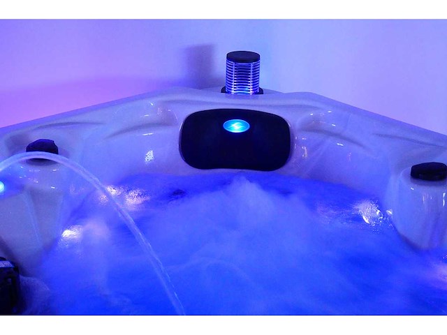 Mawialux 5-persoons buitenspa met balboa en wifi en 83 massage jets - witte kuip - afbeelding 60 van  129