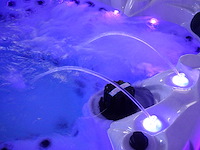 Mawialux 5-persoons buitenspa met balboa en wifi en 83 massage jets - witte kuip - afbeelding 119 van  129