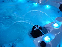Mawialux 5-persoons buitenspa met balboa en wifi en 83 massage jets - witte kuip - afbeelding 123 van  129