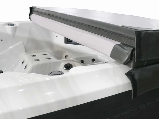 Mawialux 5-persoons buitenspa met bluetooth - witte binnenkuip - afbeelding 3 van  7