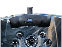 Mawialux 6-persoons buitenspa met balboa en wifi (bomvol opties en 117 massage jets) - afbeelding 32 van  123