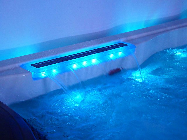 Mawialux 6-persoons buitenspa met balboa en wifi (bomvol opties en 117 massage jets) - afbeelding 109 van  123