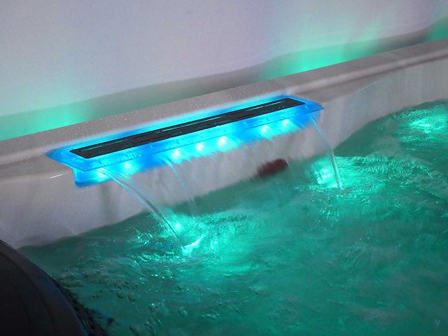 Mawialux 6-persoons buitenspa met balboa en wifi (bomvol opties en 117 massage jets) - afbeelding 115 van  123