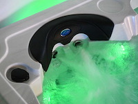 Mawialux 6-persoons buitenspa met balboa en wifi (bomvol opties en 117 massage jets) - afbeelding 122 van  123