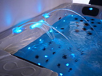 Mawialux 6-persoons buitenspa met balboa en wifi (bomvol opties en 121 massage jets) - keuze uit 3 kuip kleuren - afbeelding 25 van  131