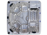 Mawialux 6-persoons buitenspa met balboa en wifi (bomvol opties en 121 massage jets) - keuze uit 3 kuip kleuren