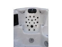 Mawialux 6-persoons buitenspa met balboa en wifi (bomvol opties en 150 massage jets) - keuze uit 3 kuip kleuren - afbeelding 93 van  144