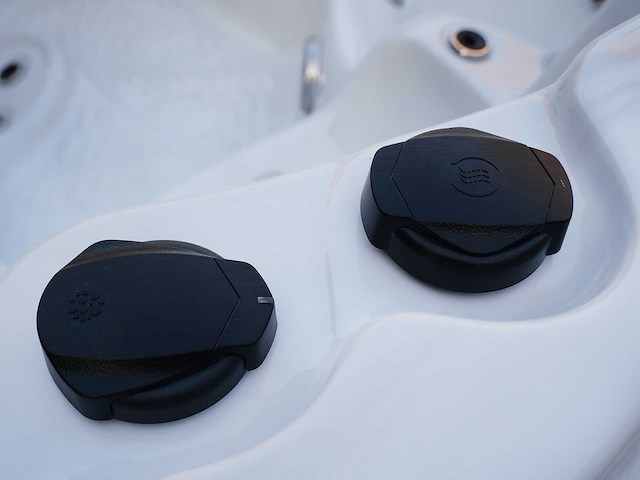Mawialux 6-persoons buitenspa met balboa en wifi (bomvol opties en 150 massage jets) - keuze uit 3 kuip kleuren - afbeelding 102 van  144