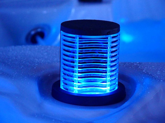 Mawialux 6-persoons buitenspa met balboa en wifi (bomvol opties en 150 massage jets) - zwarte binnenkuip - afbeelding 60 van  67