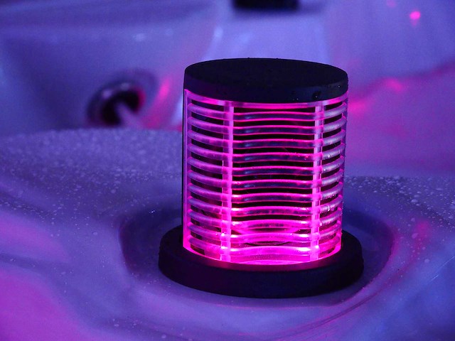 Mawialux 6-persoons buitenspa met balboa en wifi (bomvol opties en 150 massage jets) - zwarte binnenkuip - afbeelding 62 van  67