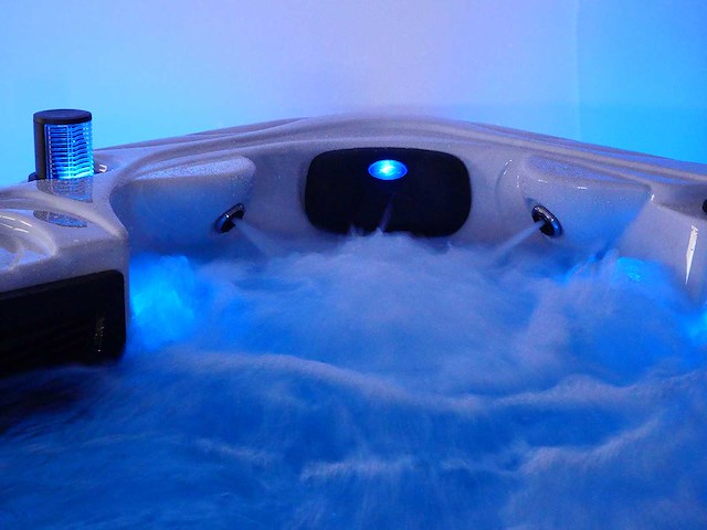 Mawialux 6-persoons buitenspa met balboa en wifi (bomvol opties en 150 massage jets) - zwarte binnenkuip - afbeelding 61 van  69