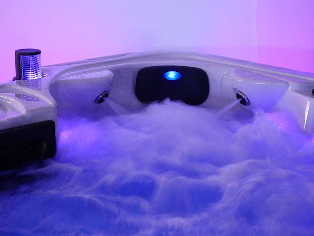 Mawialux 6-persoons buitenspa met balboa en wifi (bomvol opties en 150 massage jets) - zwarte binnenkuip - afbeelding 62 van  69
