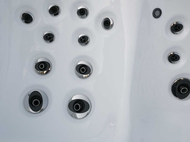 Mawialux 6-persoons buitenspa met bluetooth - afbeelding 19 van  20