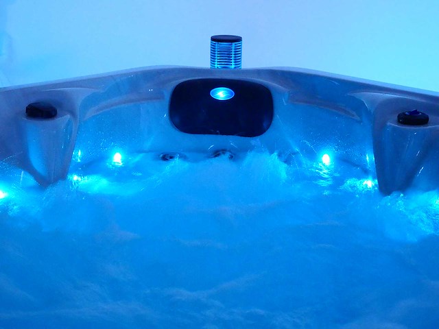 Mawialux 7-persoons buitenspa met balboa en wifi (bomvol opties en 100 massage jets) - keuze uit 2 kuip kleuren - afbeelding 5 van  74