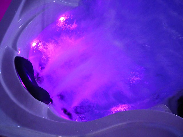 Mawialux 7-persoons buitenspa met balboa en wifi (bomvol opties en 100 massage jets) - keuze uit 2 kuip kleuren - afbeelding 10 van  74