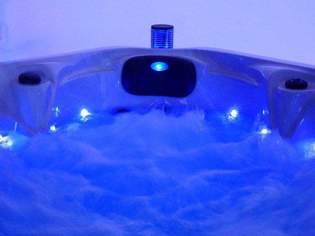 Mawialux 7-persoons buitenspa met balboa en wifi (bomvol opties en 100 massage jets) - keuze uit 3 kuip kleuren - afbeelding 30 van  157