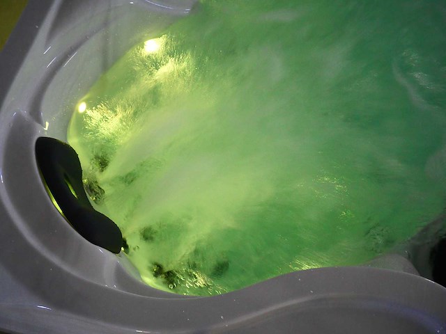 Mawialux 7-persoons buitenspa met balboa en wifi (bomvol opties en 100 massage jets) - keuze uit 3 kuip kleuren - afbeelding 37 van  157