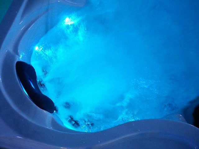 Mawialux 7-persoons buitenspa met balboa en wifi (bomvol opties en 100 massage jets) - keuze uit 3 kuip kleuren - afbeelding 38 van  157