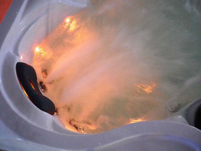 Mawialux 7-persoons buitenspa met balboa en wifi (bomvol opties en 100 massage jets) - keuze uit 3 kuip kleuren - afbeelding 41 van  157