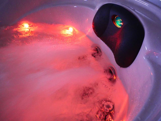 Mawialux 7-persoons buitenspa met balboa en wifi (bomvol opties en 100 massage jets) - keuze uit 3 kuip kleuren - afbeelding 44 van  157