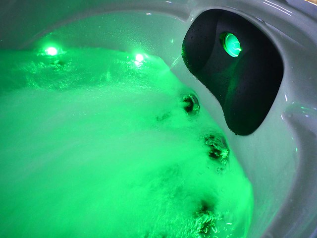 Mawialux 7-persoons buitenspa met balboa en wifi en 100 massage jets - grijze binnenkuip - afbeelding 114 van  115