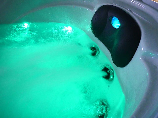 Mawialux 7-persoons buitenspa met balboa en wifi en 100 massage jets - grijze binnenkuip - afbeelding 60 van  115