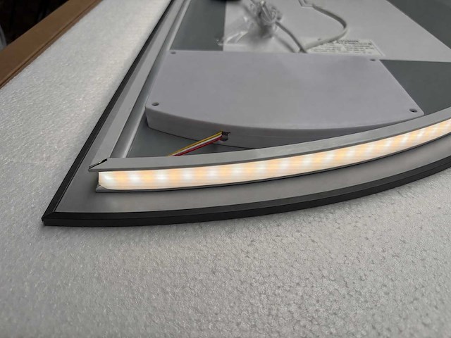 Mawialux decoratieve halve maan led spiegel in 180 of 200cm (zonder rand of mat zwart/goud rand) - afbeelding 2 van  19