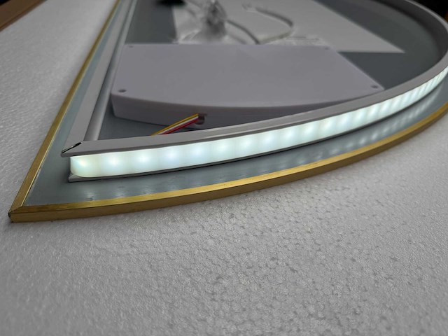 Mawialux decoratieve halve maan led spiegel in 180 of 200cm (zonder rand of mat zwart/goud rand) - afbeelding 3 van  19