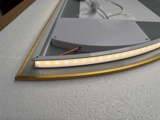 Mawialux decoratieve halve maan led spiegel in 180 of 200cm (zonder rand of mat zwart/goud rand) - afbeelding 5 van  19
