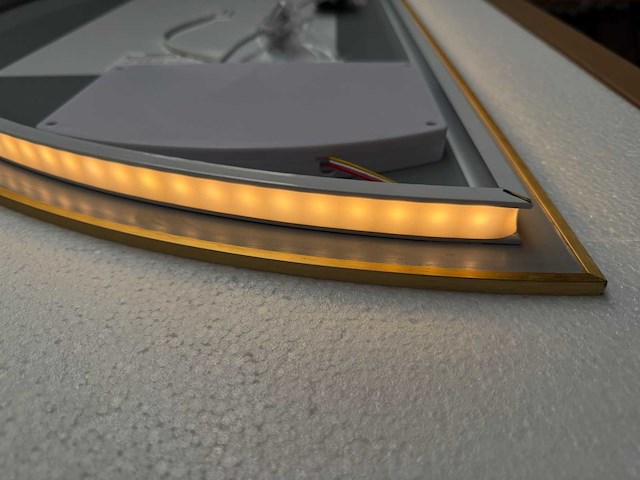 Mawialux decoratieve halve maan led spiegel in 180 of 200cm (zonder rand of mat zwart/goud rand) - afbeelding 5 van  20