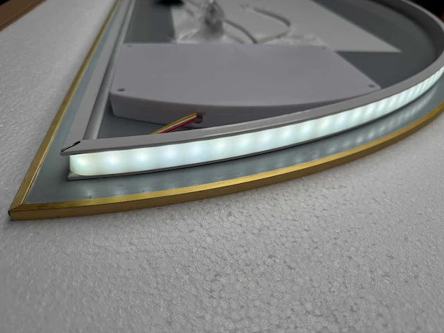 Mawialux decoratieve halve maan led spiegel in 180 of 200cm (zonder rand of mat zwart/goud rand) - afbeelding 1 van  8