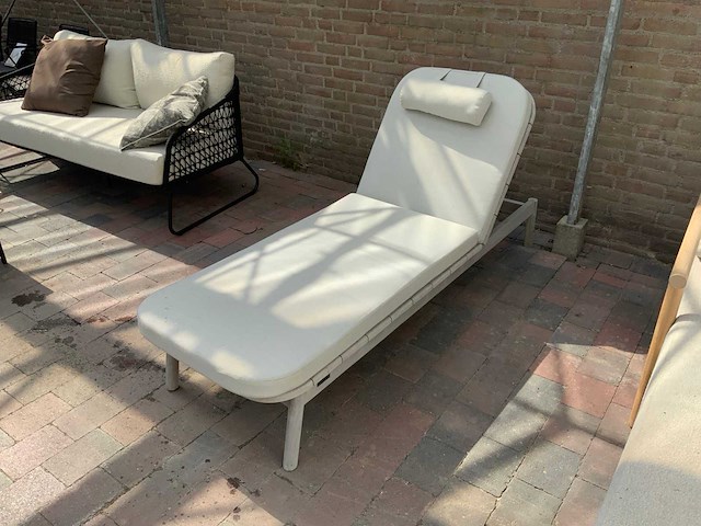 Max & luuk - glenn - sunbed - afbeelding 3 van  7