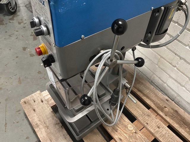 Maxion unimax tap tafelboormachine met tapfunctie - afbeelding 3 van  4