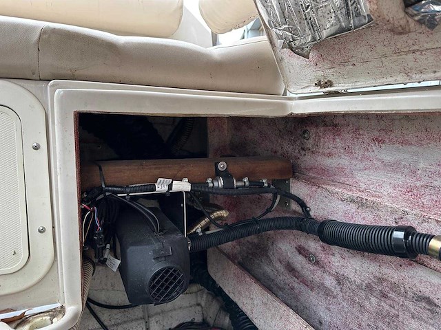 Maxum - 1993 - 2700 scr - motorjacht - afbeelding 14 van  25