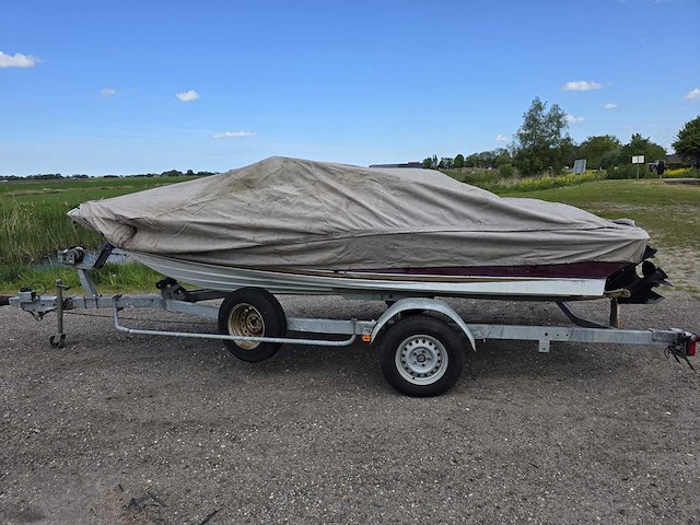 Maxum - 3.0 mercruiser 140 pk inboard + 1500 kg boottrailer - speedboot + trailer - afbeelding 8 van  34