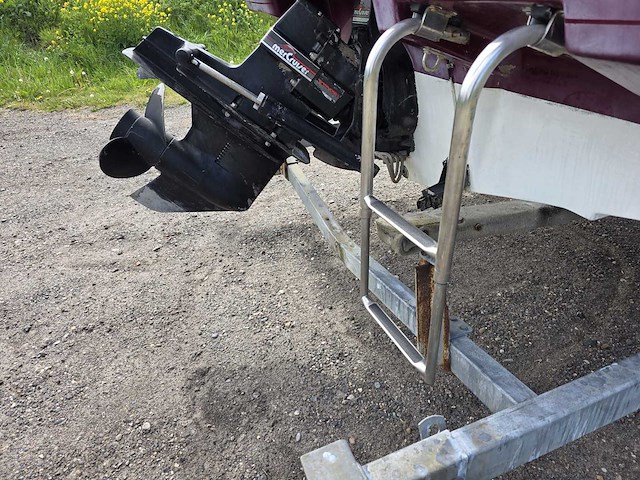 Maxum - 3.0 mercruiser 140 pk inboard + 1500 kg boottrailer - speedboot + trailer - afbeelding 11 van  34