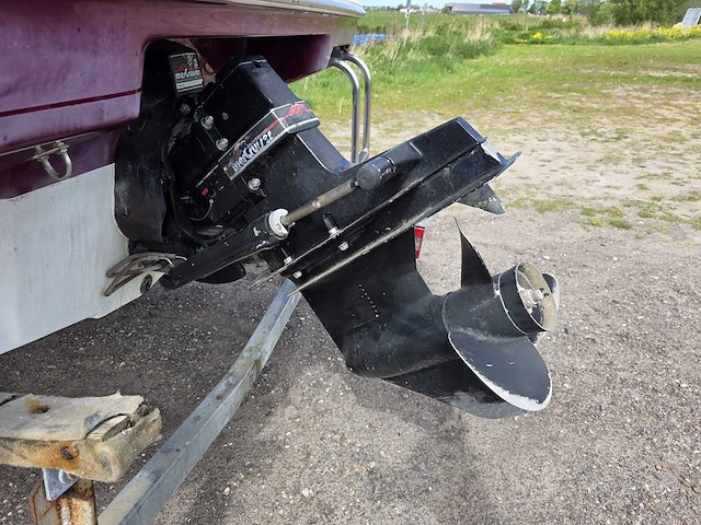 Maxum - 3.0 mercruiser 140 pk inboard + 1500 kg boottrailer - speedboot + trailer - afbeelding 12 van  34