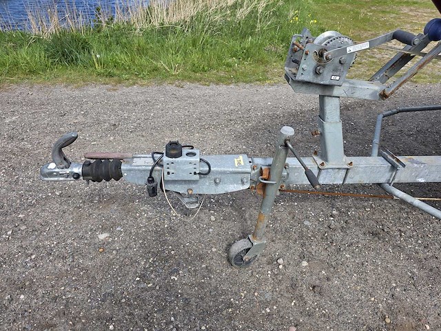 Maxum - 3.0 mercruiser 140 pk inboard + 1500 kg boottrailer - speedboot + trailer - afbeelding 16 van  34