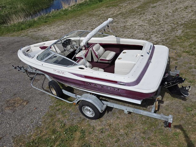 Maxum - 3.0 mercruiser 140 pk inboard + 1500 kg boottrailer - speedboot + trailer - afbeelding 17 van  34