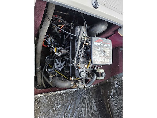 Maxum - 3.0 mercruiser 140 pk inboard + 1500 kg boottrailer - speedboot + trailer - afbeelding 29 van  34