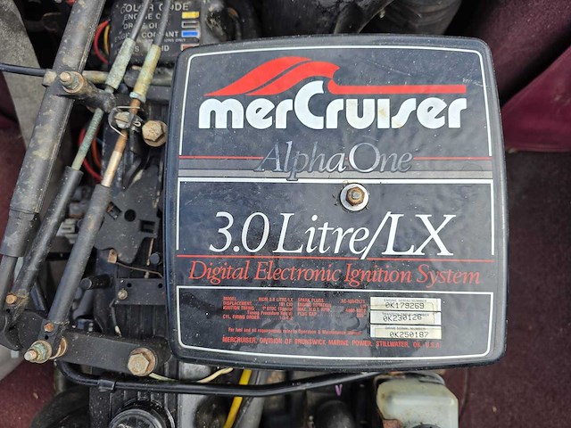 Maxum - 3.0 mercruiser 140 pk inboard + 1500 kg boottrailer - speedboot + trailer - afbeelding 30 van  34