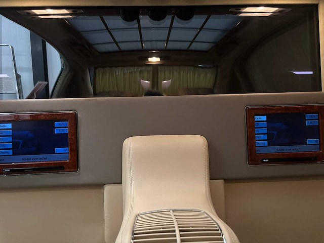 Maybach - 62 - 5.5 v12 - personenauto - afbeelding 19 van  60